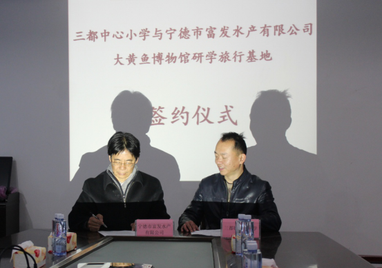 关心海洋，从小抓起