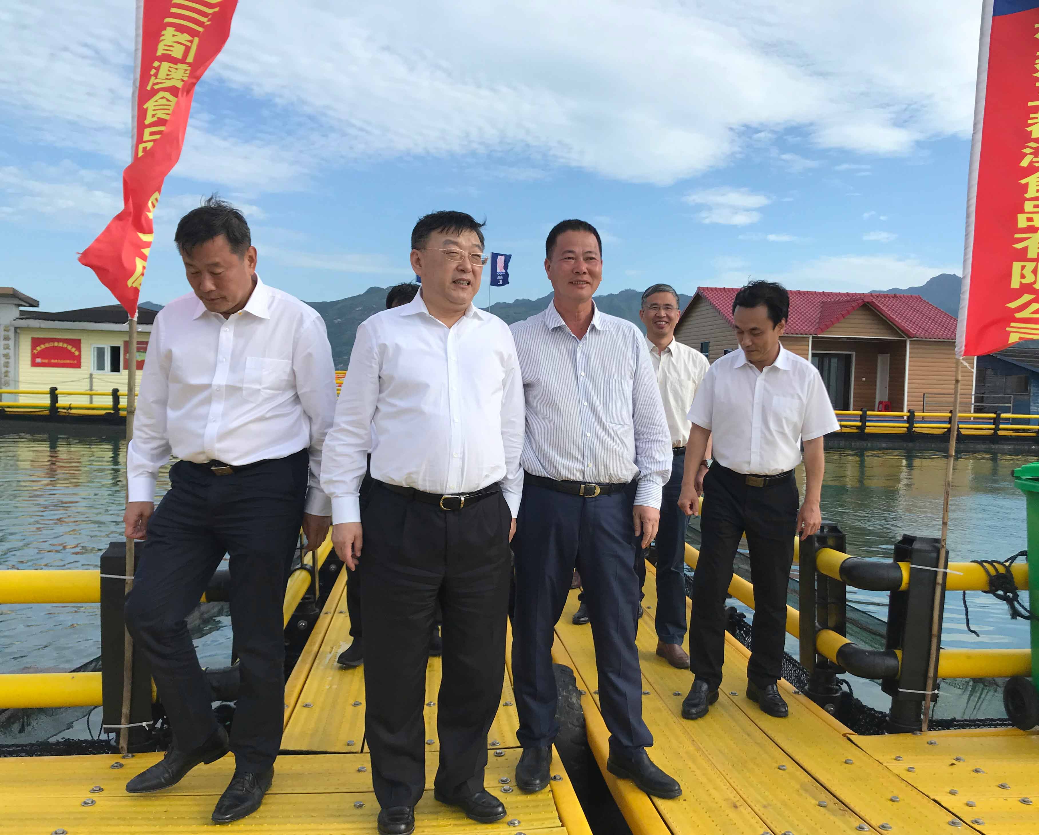 省长唐登杰莅临我司“深水抗风浪塑胶环保网箱”养殖基地视察